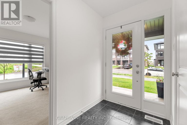 28472373/60-verglas-lane/mer-bleuebradley-estatesanderson-park/ottawa/ontario/K1W0R2_6