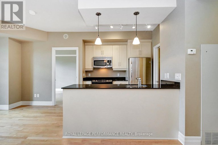28641846/207-75-cleary-avenue/woodroffe/ottawa/ontario/K2A1R8_8