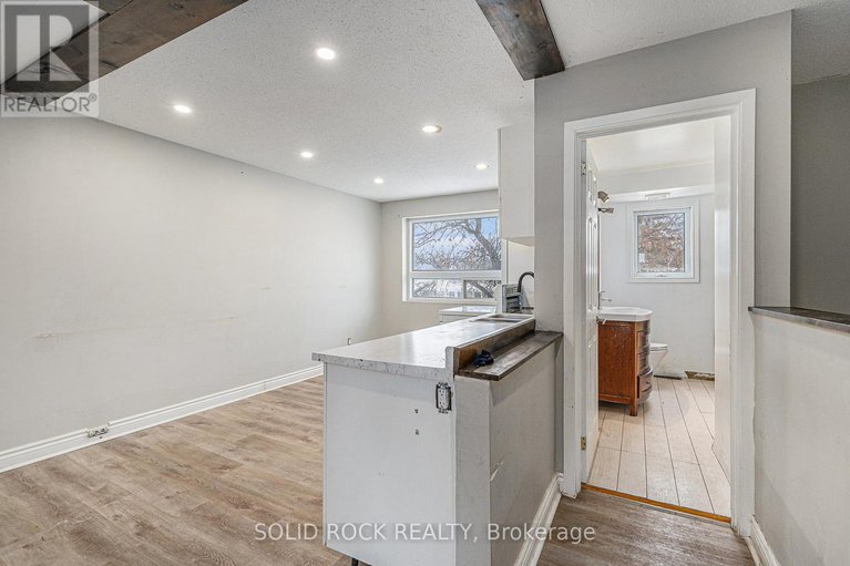 28367729/1432-leigh-crescent/carson-grove/ottawa/ontario/K1J8E4_13