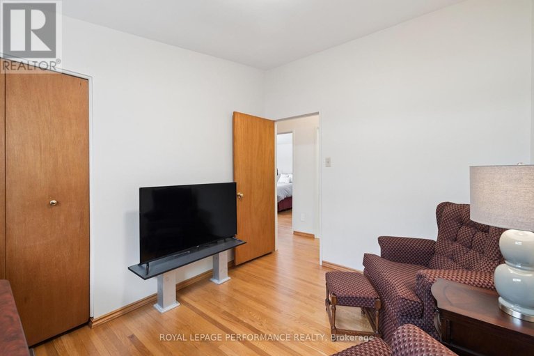 29578731/1989-michigan-avenue/urbandale-acres/ottawa/ontario/K1H6Y1_18