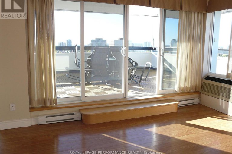 28994932/penthouse-2-158c-mcarthur-avenue/vanier/ottawa/ontario/K1L8E7_4