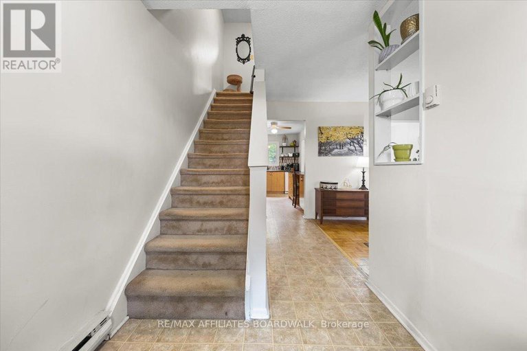 28397301/40-3239-bannon-way/blossom-parkkemp-parkfindlay-creek/ottawa/ontario/K1T1T2_16