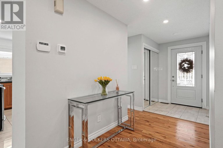 29200940/2060-gardenway-drive/fallingbrookgardenway-south/ottawa/ontario/K4A3B7_4