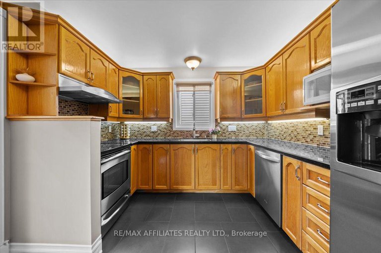 28623558/1694-toulouse-crescent/orleanssunridge/ottawa/ontario/K1C6K3_14