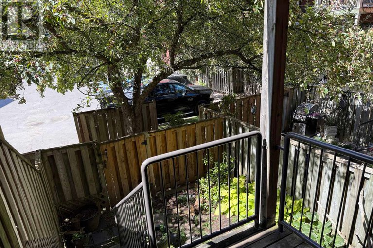 28977582/8-blue-moon-private/manor-park/ottawa/ontario/K1K4K6_9