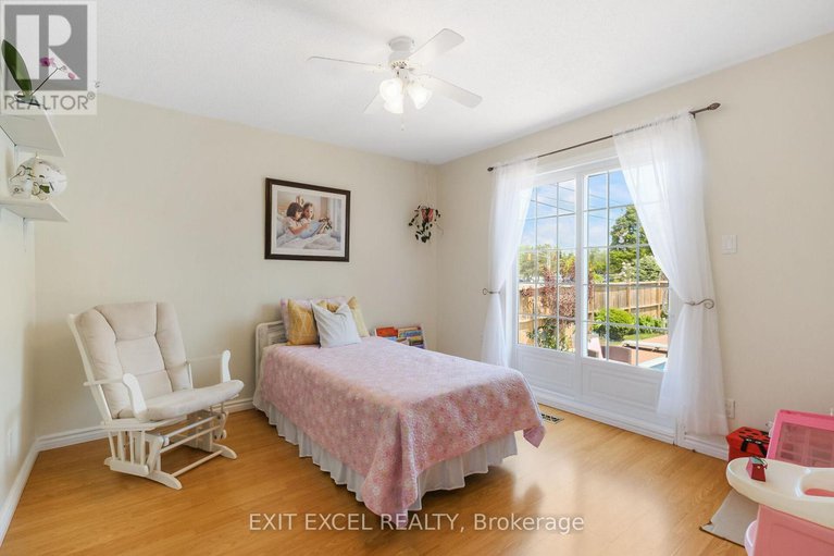 28416258/396-roxdale-avenue/bilberry-creekqueenswood-heights/ottawa/ontario/K1E1V5_16