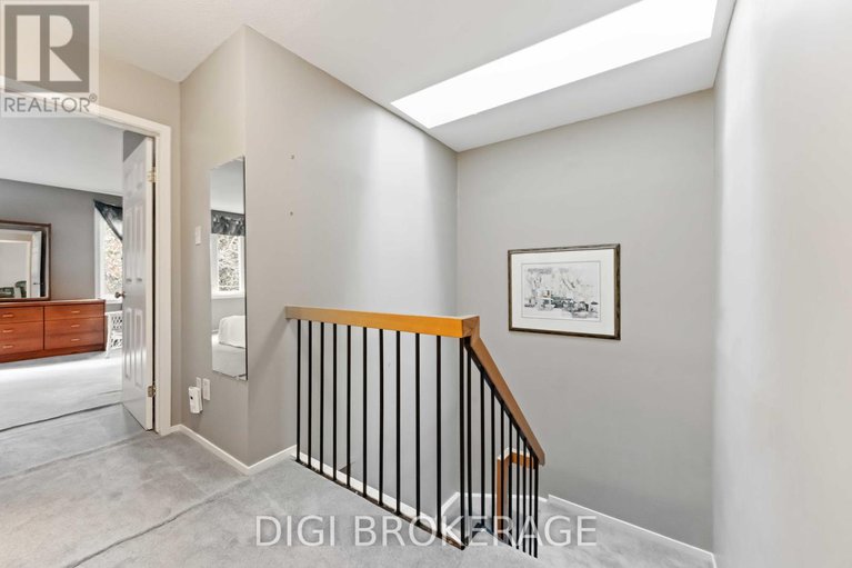 28971569/28-710-coronation-avenue/riverview-park/ottawa/ontario/K1G4G7_19