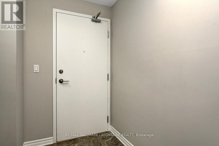 29676805/114-120-prestige-circle/chatelaine-village/ottawa/ontario/K4A1B4_6