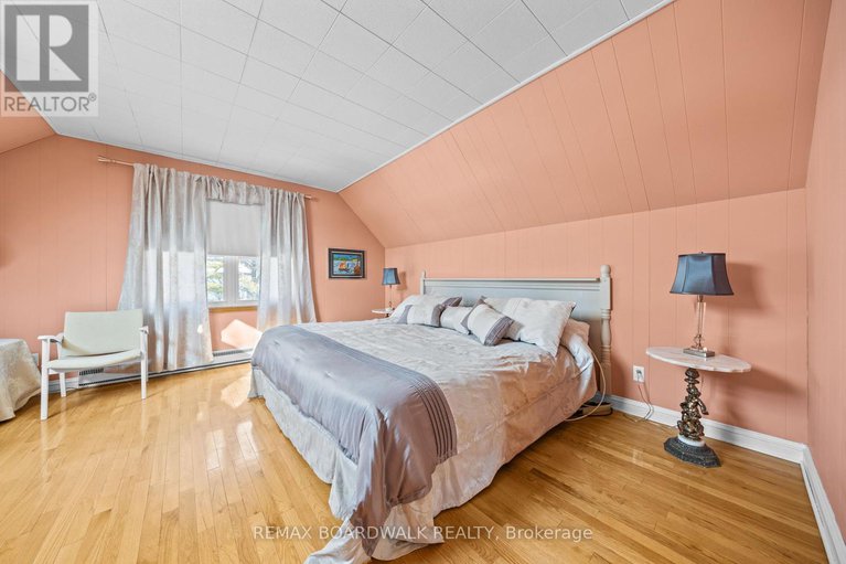 29393366/961-kingsmere-avenue/mckellar-heightsglabar-park/ottawa/ontario/K2A3K3_29