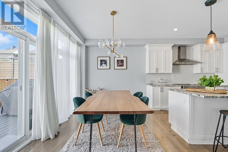 28956956/200-enclave-walk/mer-bleuebradley-estatesanderson-park/ottawa/ontario/K1W0J4_9