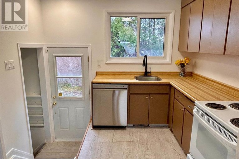 29378689/18-stinson-avenue/lynwood-village/ottawa/ontario/K2H6N1_7