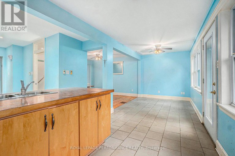28886314/223-carleton-avenue/ottawa-westtunneys-pasture/ottawa/ontario/K1Y0J5_13