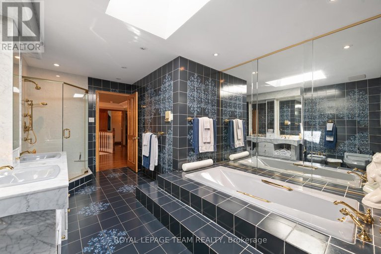 28150557/10-nancy-avenue/sheahan-estatestrend-village/ottawa/ontario/K2H8L4_29