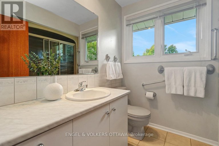 29036505/29-qualicum-street/bruce-farmgraham-parkqualicumbellands/ottawa/ontario/K2H7H1_38