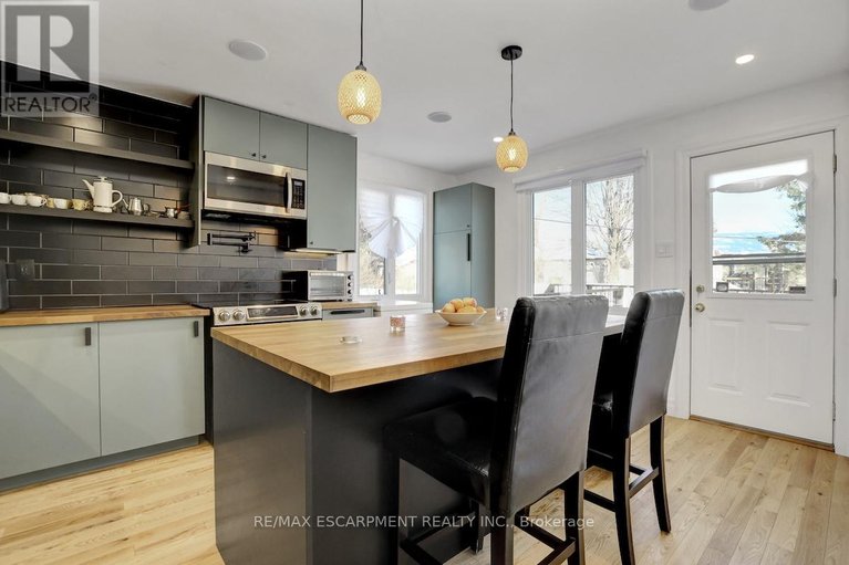 29633937/31-bellfield-street/bayshore/ottawa/ontario/K2B6K7_12