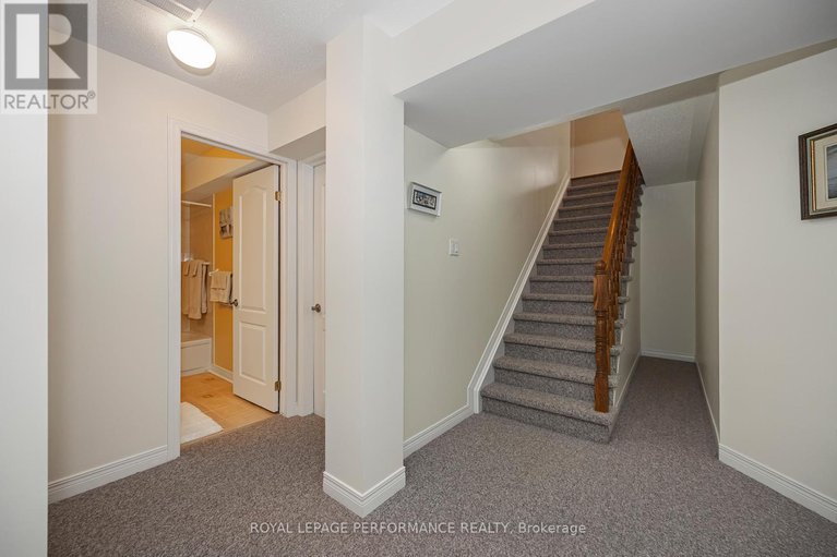 29419207/49-peregrine-crescent/bridlewood/ottawa/ontario/K2M2T2_21