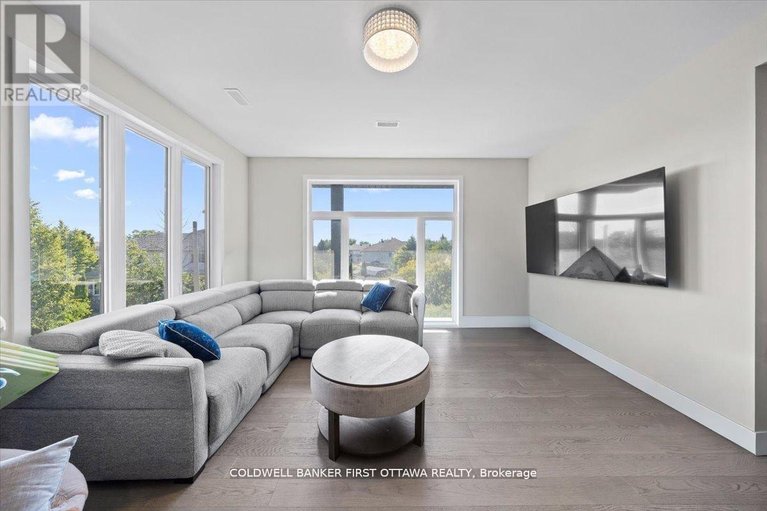 29638674/a-b-25-pennard-way/hunt-club-parkgreenboro/ottawa/ontario/K1T4C1_32