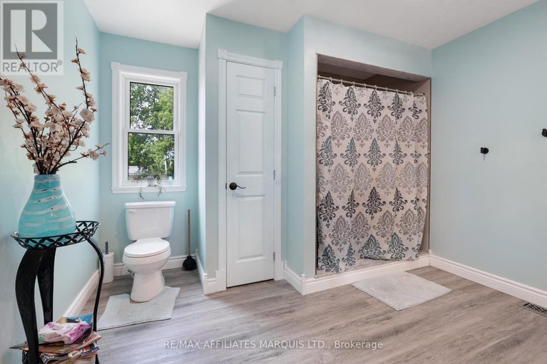 28523953/21895-seguin-mill-street/north-glengarry-lochiel-twp/north-glengarry/ontario/K0B1H0_15