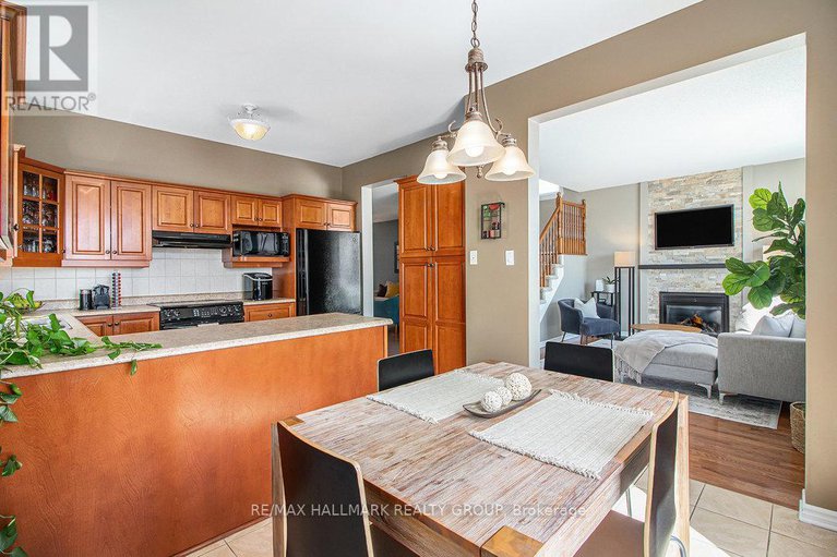 28370521/280-trail-side-circle/springridgeeast-village/ottawa/ontario/K4A5B1_14