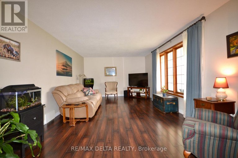 29619266/4001-champlain-street/clarencerockland-twp/clarence-rockland/ontario/K0A1E0_10