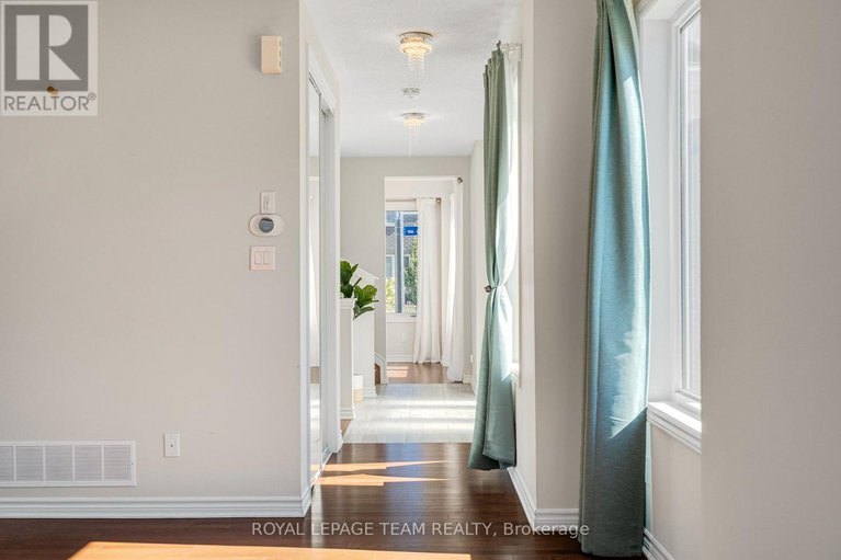 28943826/743-vennecy-terrace/orleans-village/ottawa/ontario/K1W0M8_16