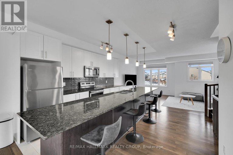 29294452/26-barn-swallow-private/riverside-southgloucester-glen/ottawa/ontario/K4M0H5_5