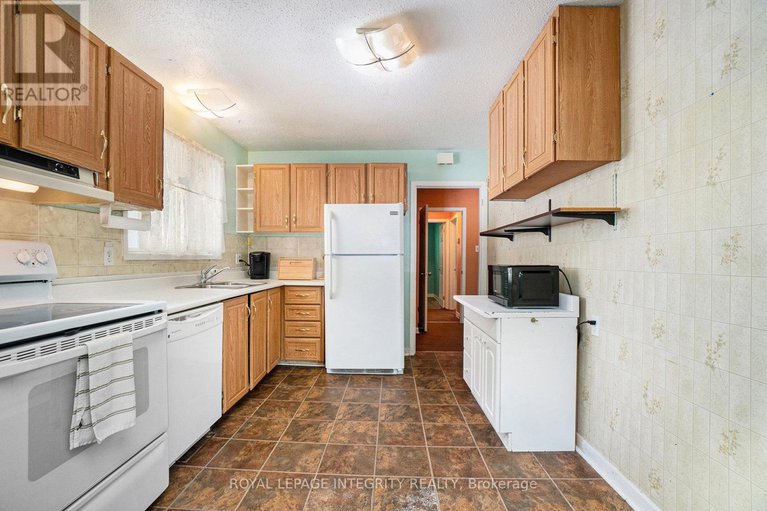 28649416/14-mulvagh-avenue/borden-farmstewart-farmcarleton-heightsparkwood-hills/ottawa/ontario/K2E6M6_12