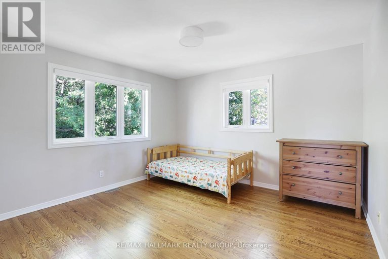 28938196/3062-upper-otterson-place/mooneys-bayrevelstoke/ottawa/ontario/K1V7B6_25