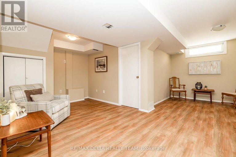 28889907/334-omer-lacasse-avenue/queenswood-heights-south/ottawa/ontario/K1E2X8_19