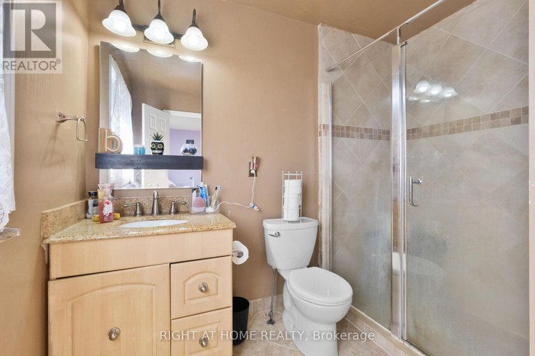 28221078/6104-vineyard-drive/convent-glen/ottawa/ontario/K1C2K2_38