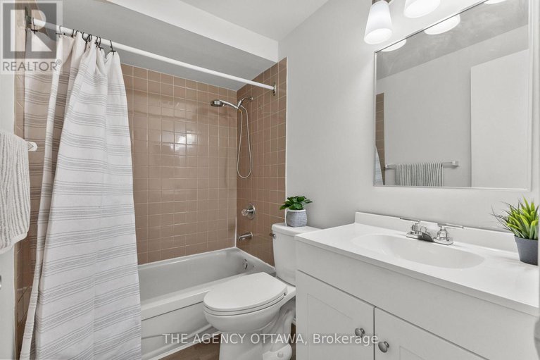 29075964/602-seyton-drive/westcliffe-estates/ottawa/ontario/K2H7X5_21