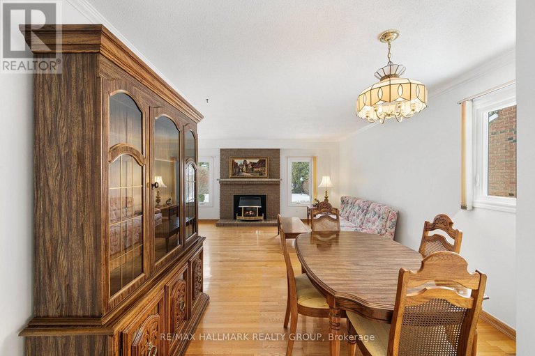 29434768/1177-st-moritz-crescent-n/convent-glen-north/ottawa/ontario/K1C2B2_14