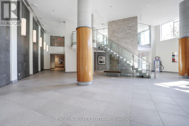 28825352/813-7-marquette-avenue/vanier/ottawa/ontario/K1L8A7_21