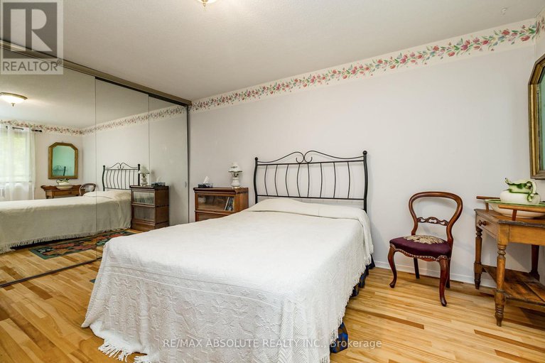 28797061/7-ramsgate-private-e/mooneys-bayriverside-park/ottawa/ontario/K1V8M4_28