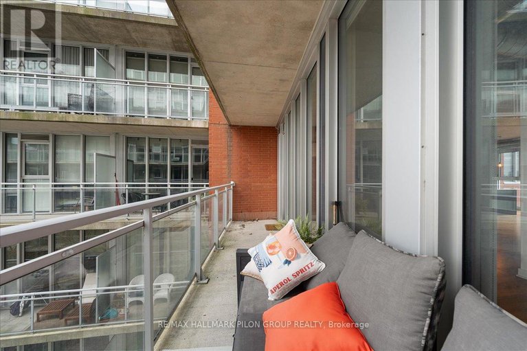28517336/527-349-mcleod-street/ottawa-centre/ottawa/ontario/K2P0S1_10