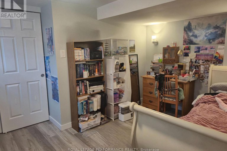 29035892/2529-roman-avenue/queensway-terrace-north/ottawa/ontario/K2B7X8_31