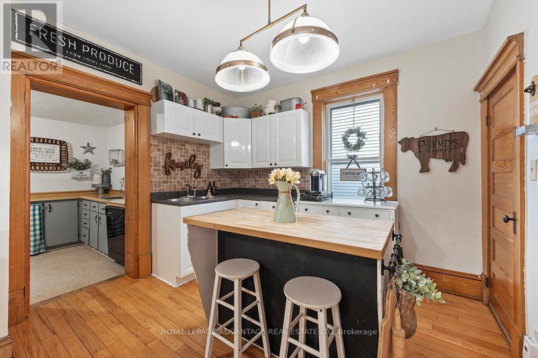 28631022/6-foster-avenue/smiths-falls/smiths-falls/ontario/K7A1K1_17