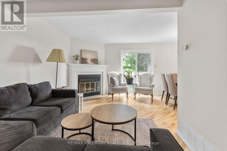 28763964/1598-hoskins-crescent/fallingbrookpineridge/ottawa/ontario/K4A2H8_10