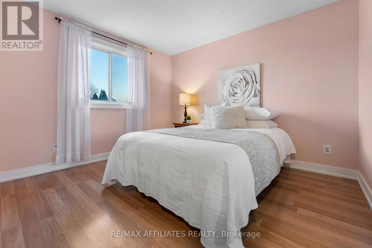 29162988/31-exeter-drive/on-the-green/ottawa/ontario/K2J1Z9_18