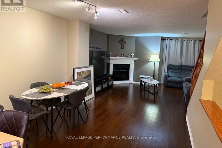 29218356/390-crownridge-drive-n/emerald-meadowstrailwest/ottawa/ontario/K2M3A4_5