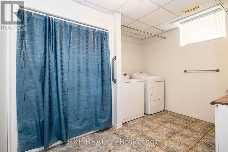 29436487/1052-notre-dame-street/embrun/russell/ontario/K0A1W1_24