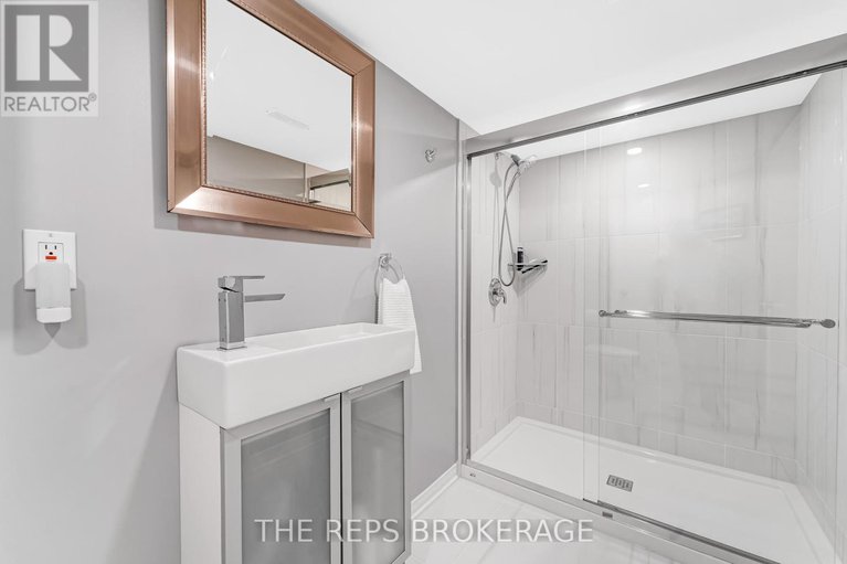 28336978/3062-upper-otterson-place/mooneys-bayrevelstoke/ottawa/ontario/K1V7B6_27