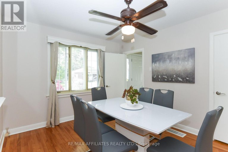 28846250/323-fullerton-avenue/overbrookcastle-heights/ottawa/ontario/K1K1K2_21