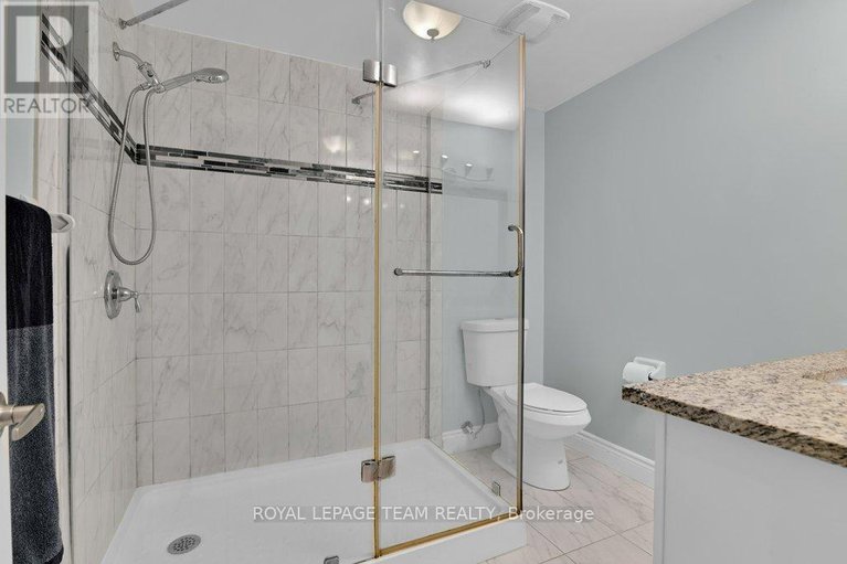 28330795/130-winterhaven-drive/mer-bleuebradley-estatesanderson-park/ottawa/ontario/K1W0H4_27