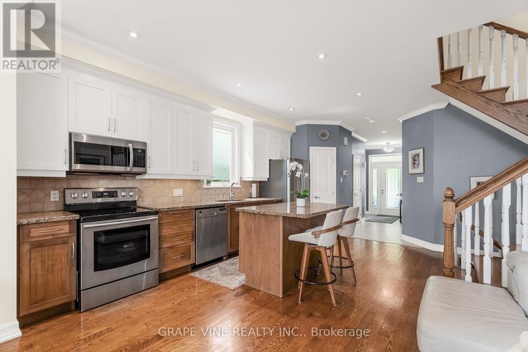 28366149/709-melbourne-avenue/laurentianview/ottawa/ontario/K2A1X4_14