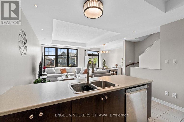 28498839/618-lauraleaf-crescent/half-moon-bay/ottawa/ontario/K2J6G9_12