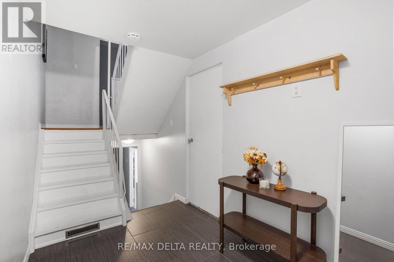 28534404/8-2296-orient-park-drive/blackburn-hamlet-south/ottawa/ontario/K1B4N6_5