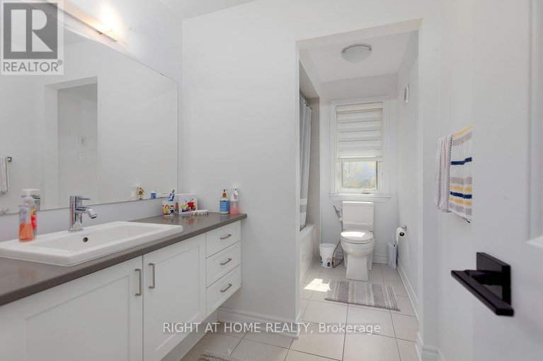 28163339/4511-kelly-farm-drive/blossom-parkkemp-parkfindlay-creek/ottawa/ontario/K1X0E7_39