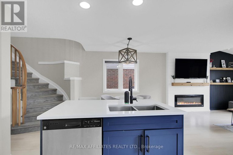 28463805/218-bookton-place/riverside-southgloucester-glen/ottawa/ontario/K1V1L9_11