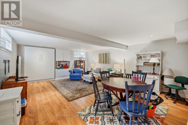 29278668/2380-virginia-drive/urbandale-acres/ottawa/ontario/K1H6S2_21